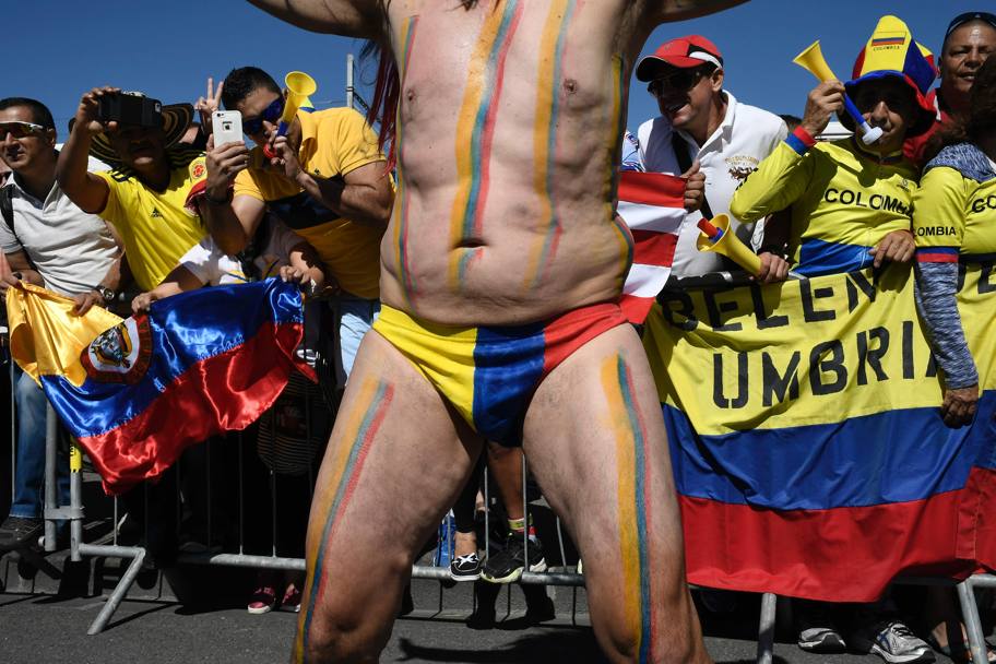 Tifosi colombiani sul tragitto della 14a tappa del Tour de France (Afp)